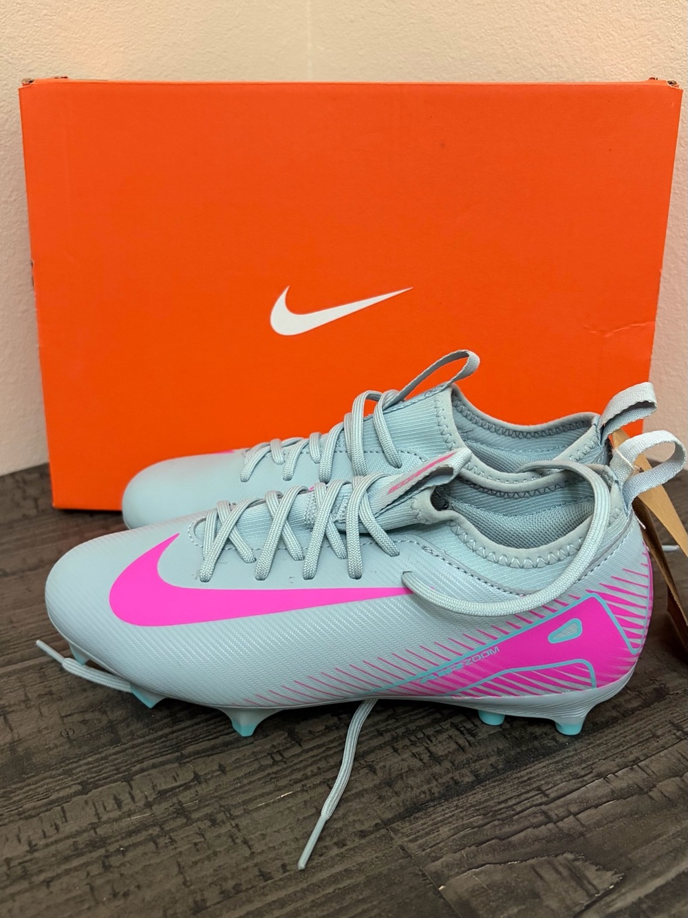 🚨BRAND NEW Nike Kids Soccer Cleats🚨